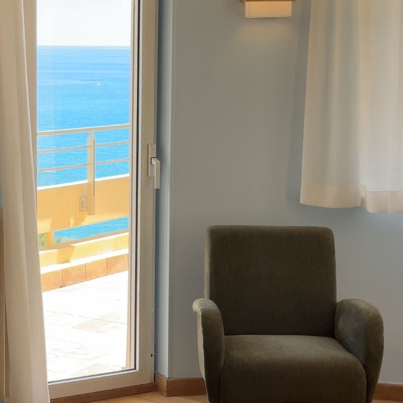 Camera superior deluxe hotel alexandra roquebrune cap martin accesso al terrazzo Camera superior deluxe hotel alexandra roquebrune cap martin accesso al terrazzo