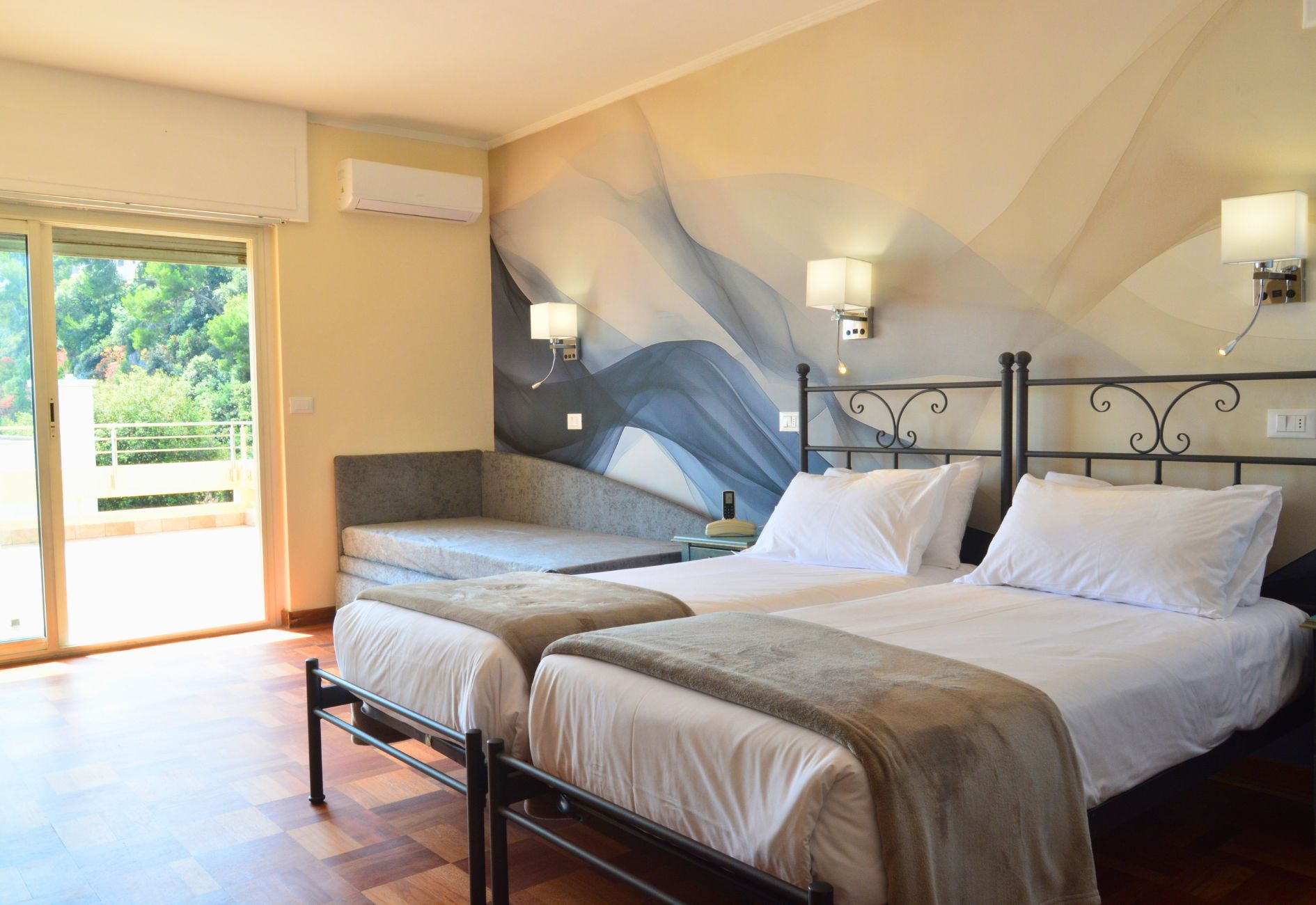 Camera Family con Grande Terrazza Hotel Alexandra roquebrune cap martin Camera Family con Grande Terrazza Hotel Alexandra roquebrune cap martin