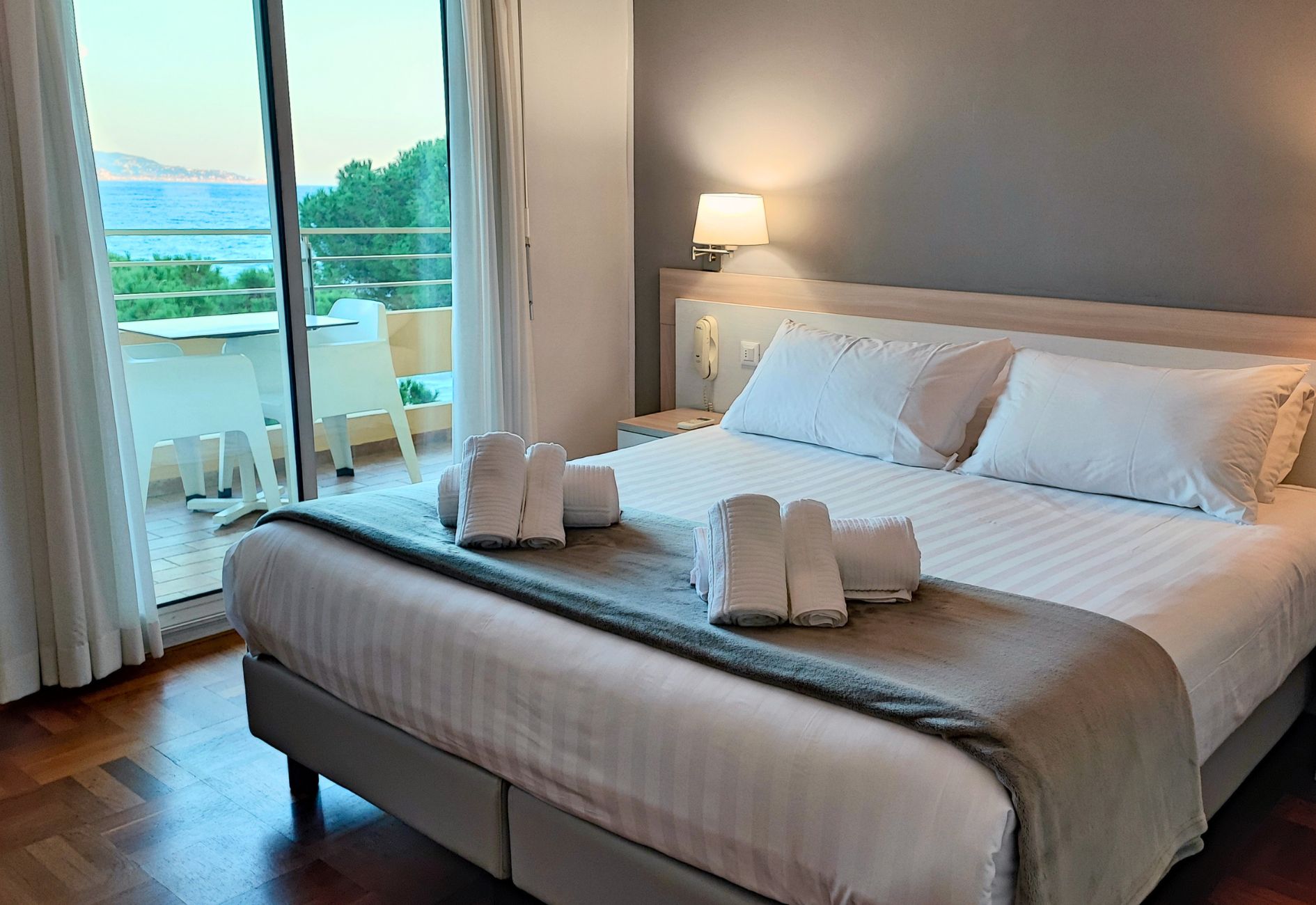 hotel alexandra camera superior roquebrune cap martin hotel alexandra camera superior roquebrune cap martin (1)